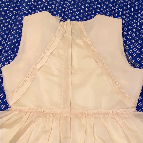 ‼️NEVER BEEN WORN‼️Lightweight, Sleeveless👗 - Picture 4 of 6